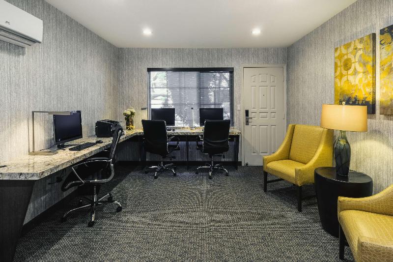 호텔 Best Western Plus Carriage Inn