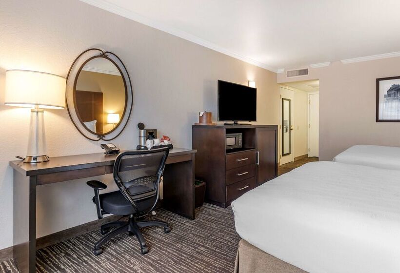 ホテル Best Western Plus Garden Court Inn