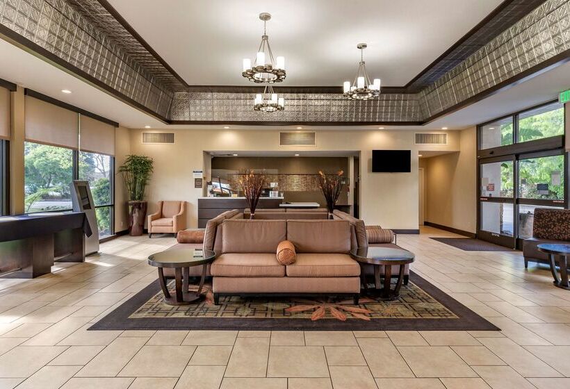 ホテル Best Western Plus Garden Court Inn