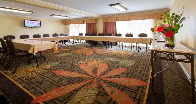 ホテル Best Western Plus Garden Court Inn