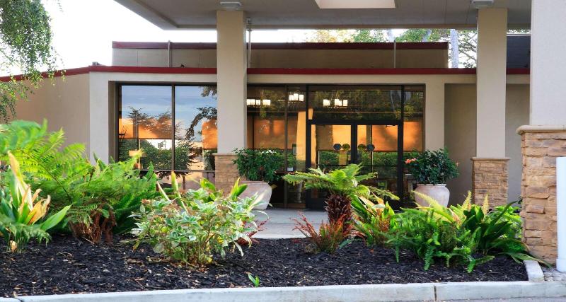 ホテル Best Western Plus Garden Court Inn