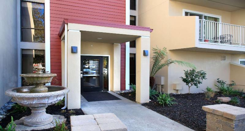 ホテル Best Western Plus Garden Court Inn