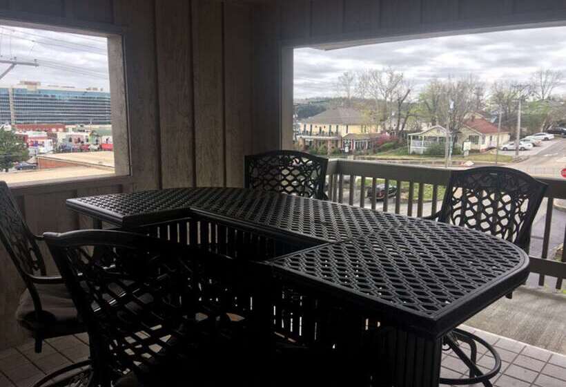 هتل Best Western Plus Landing View Inn & Suites
