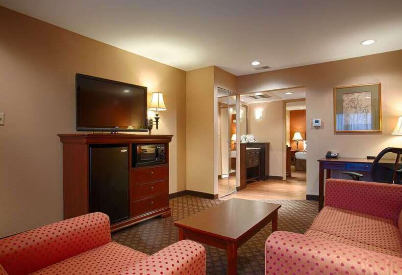 هتل Best Western Plus Landing View Inn & Suites