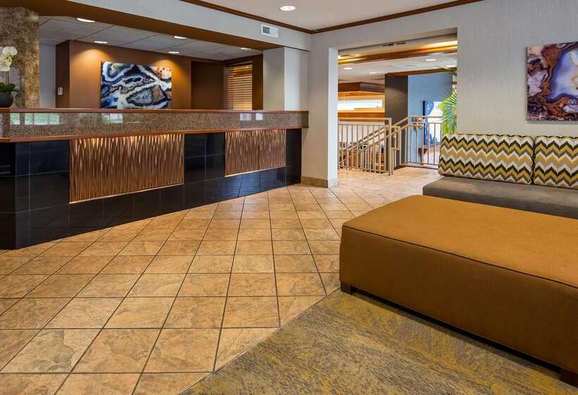 هتل Best Western Plus Landing View Inn & Suites