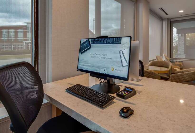 هتل Best Western Plus Milwaukee West