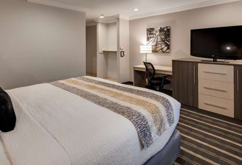 هتل Best Western Plus Milwaukee West