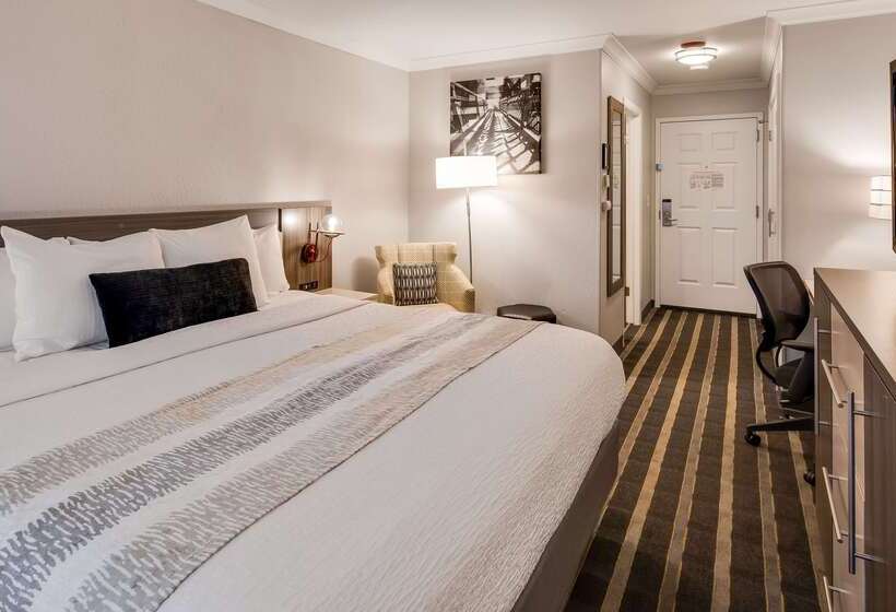 هتل Best Western Plus Milwaukee West