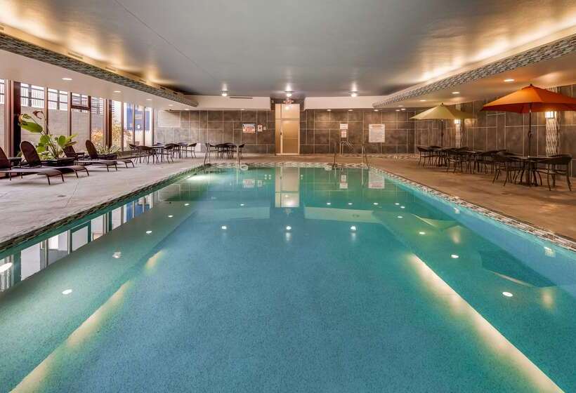 هتل Best Western Plus Milwaukee West