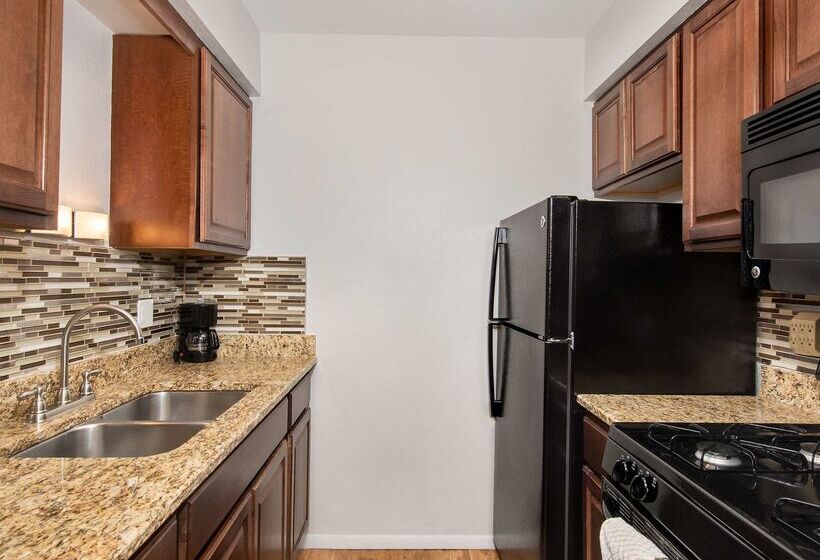 هتل Best Western Plus Milwaukee West