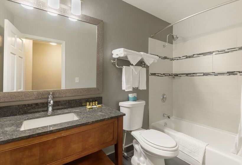 هتل Best Western Plus Milwaukee West