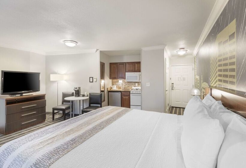 هتل Best Western Plus Milwaukee West