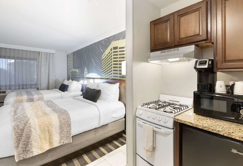 هتل Best Western Plus Milwaukee West