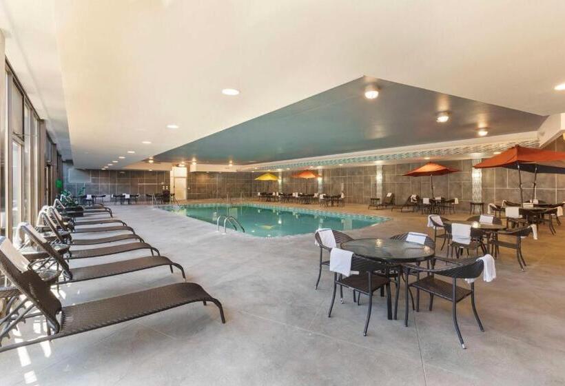 هتل Best Western Plus Milwaukee West