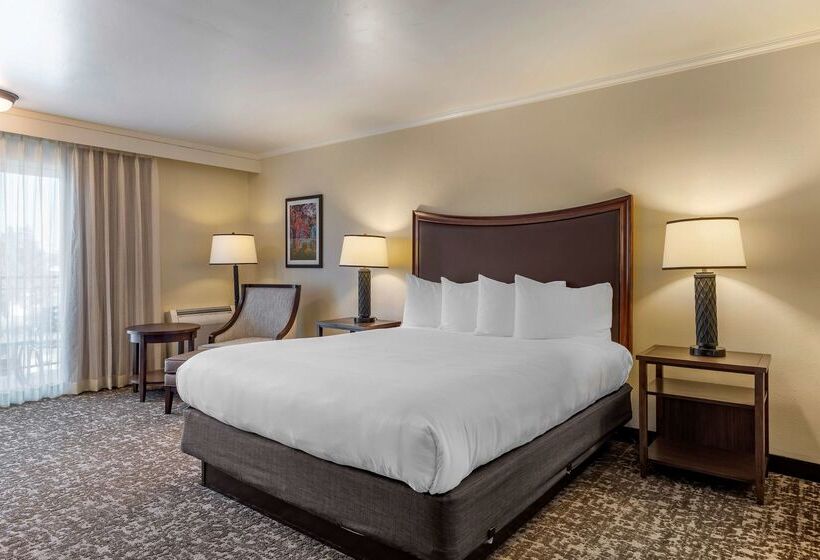 בית מלון כפרי Best Western Plus Royal Oak