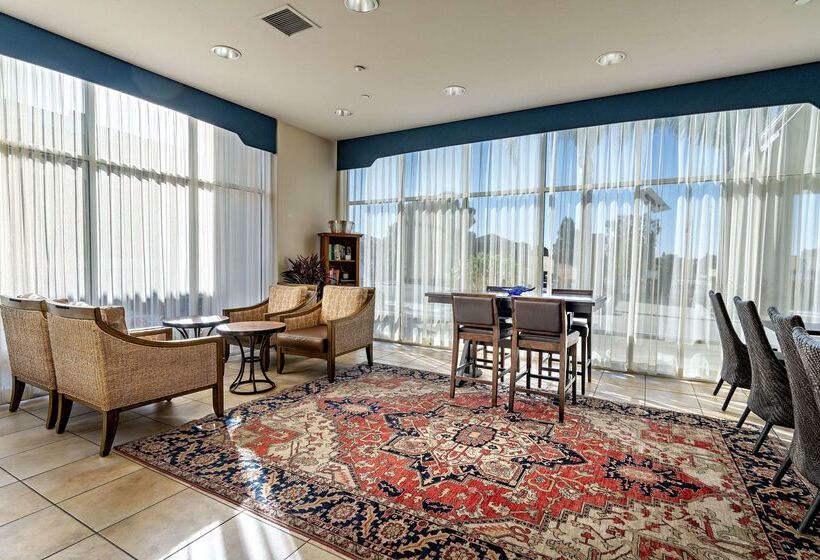 בית מלון כפרי Best Western Plus Royal Oak