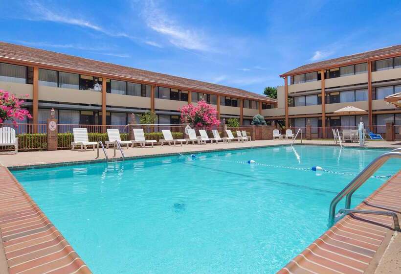 فندق Best Western Plus Saddleback Inn And Conference Center