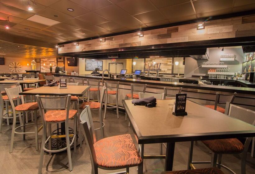 בית מלון כפרי Best Western Plus Steeplegate Inn