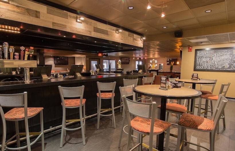 בית מלון כפרי Best Western Plus Steeplegate Inn