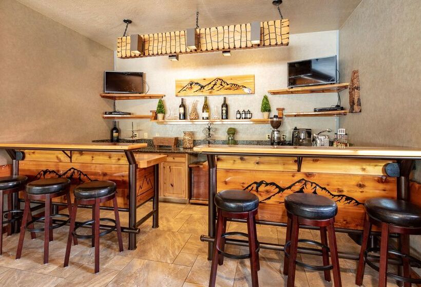 Отель Best Western Plus Tree House