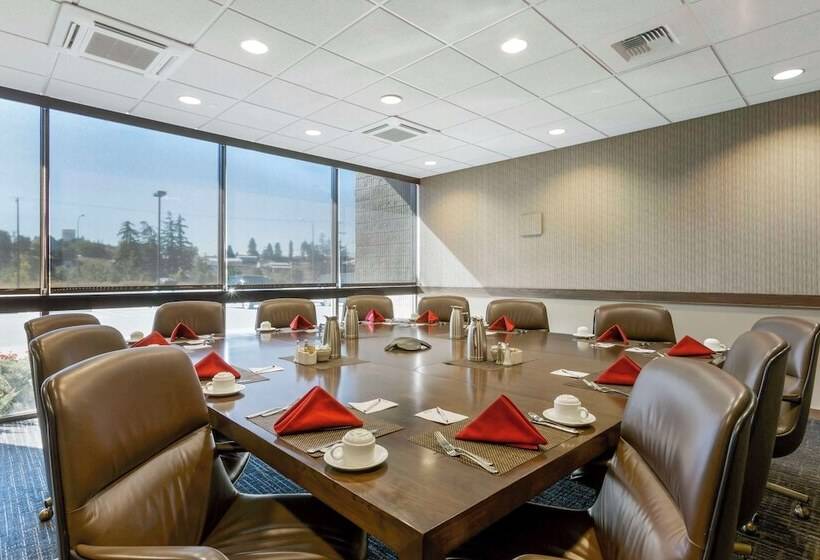 ホテル Best Western Plus University Inn