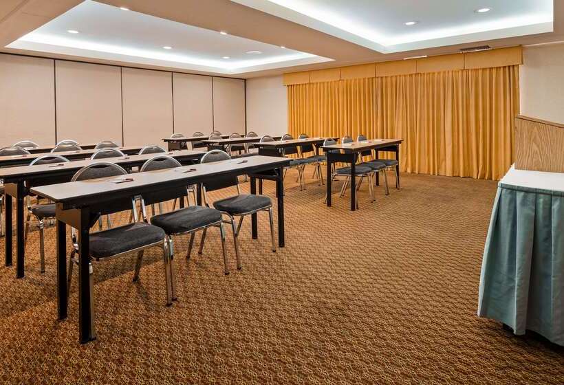 בית מלון כפרי Best Western Plus West Covina Inn