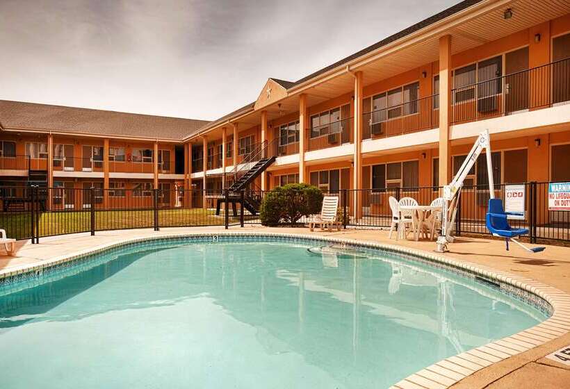 בית מלון כפרי Best Western Red Carpet Inn Hereford