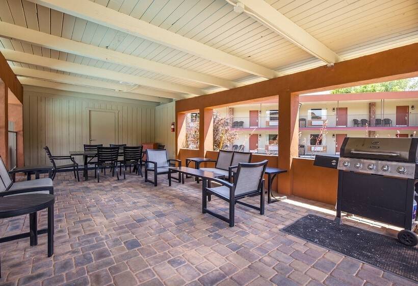 هتل Best Western Red Hills