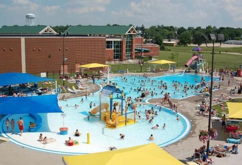 Отель Rock Island Inn & Suites Marshalltown