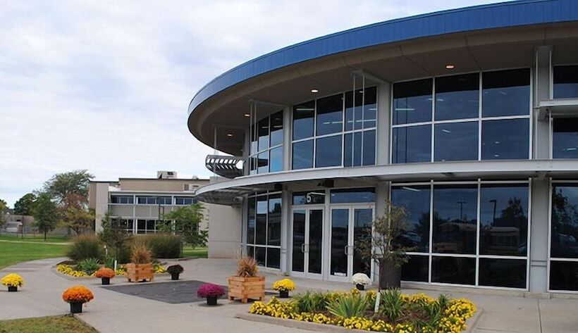 Отель Rock Island Inn & Suites Marshalltown