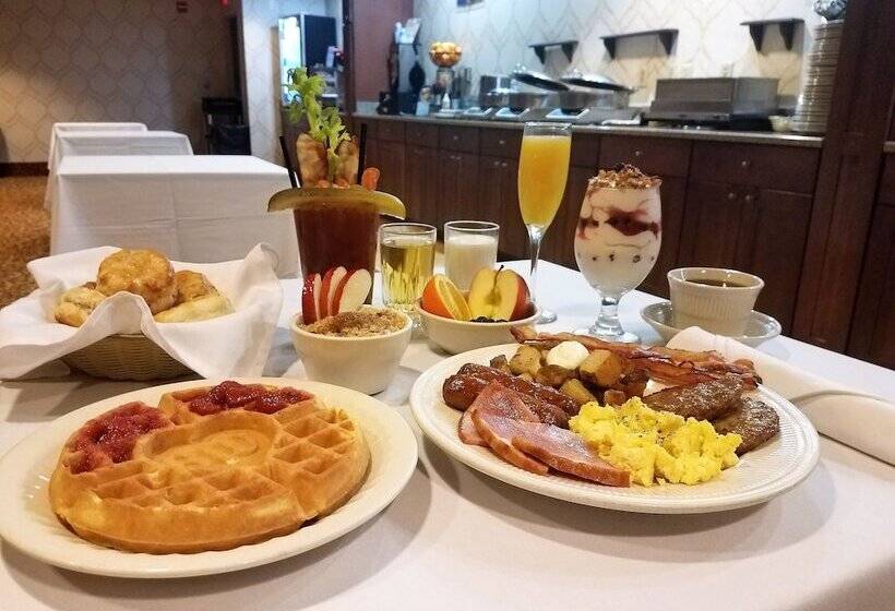 Отель Rock Island Inn & Suites Marshalltown