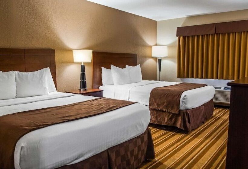 Отель Rock Island Inn & Suites Marshalltown