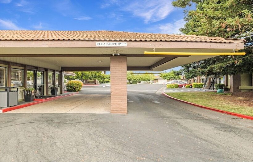 Отель Best Western Roseville Inn