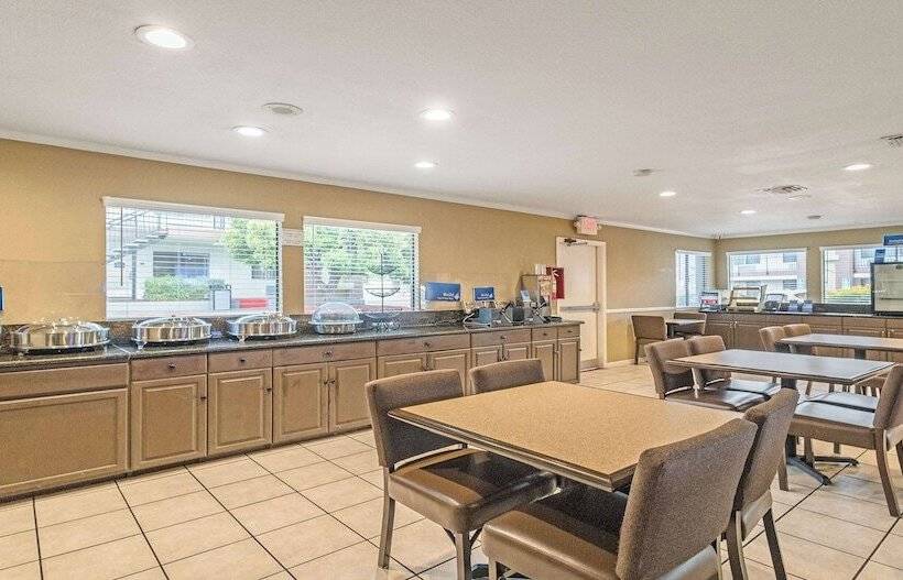 Отель Best Western Roseville Inn