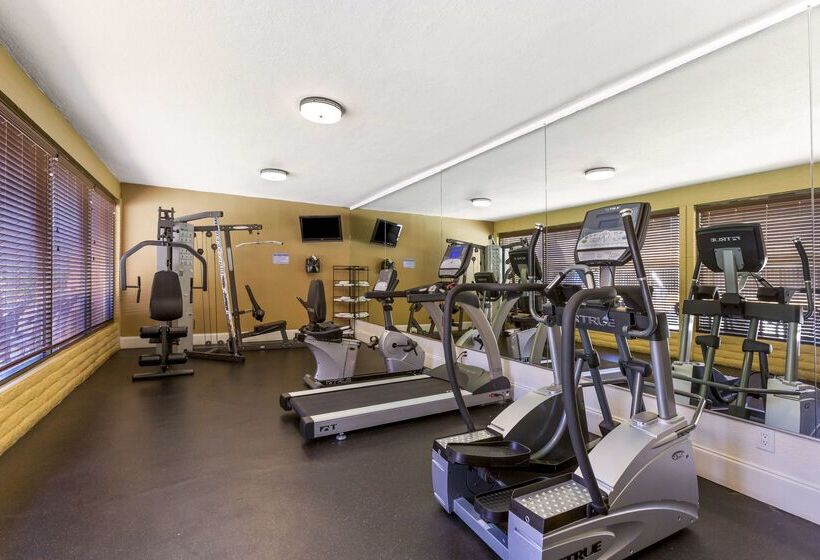 هتل Best Western Royal Sun Inn & Suites