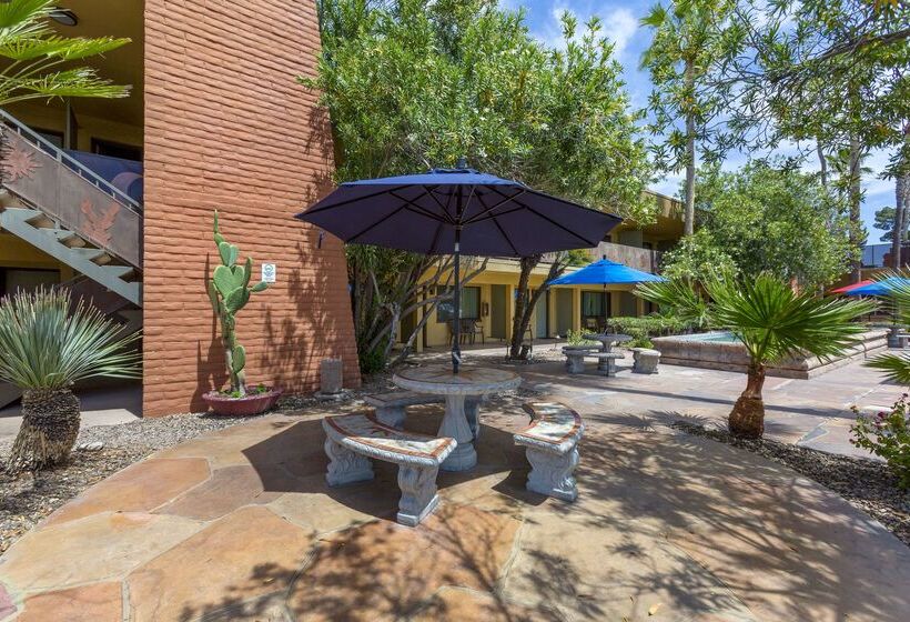 هتل Best Western Royal Sun Inn & Suites