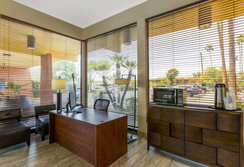 هتل Best Western Royal Sun Inn & Suites