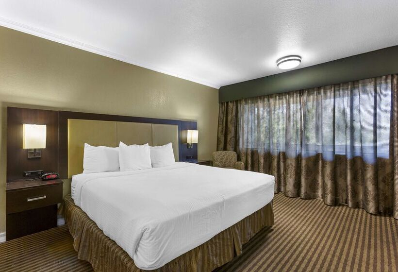 هتل Best Western Royal Sun Inn & Suites