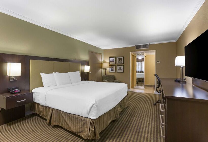 هتل Best Western Royal Sun Inn & Suites