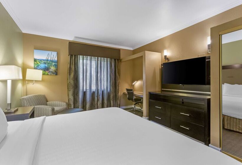 هتل Best Western Royal Sun Inn & Suites