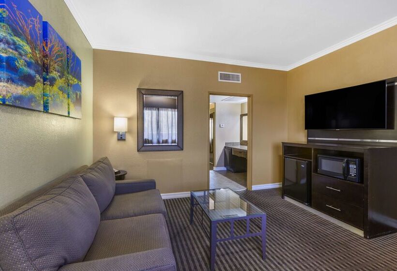 هتل Best Western Royal Sun Inn & Suites