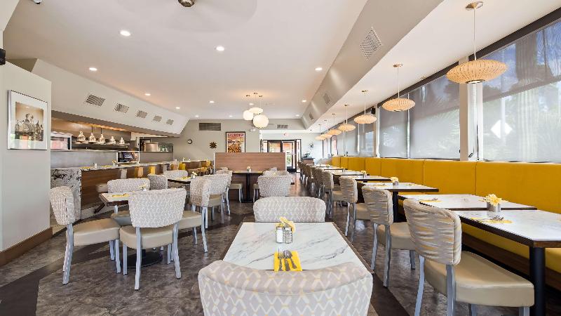 هتل Best Western Royal Sun Inn & Suites