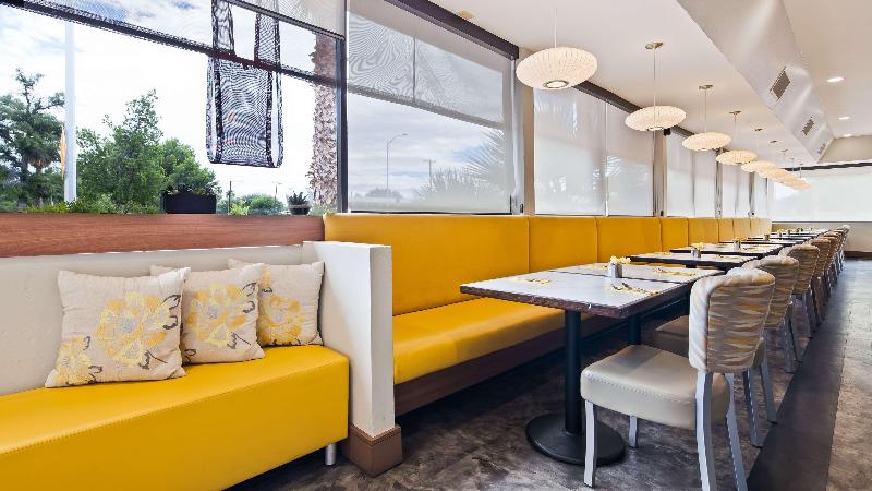 هتل Best Western Royal Sun Inn & Suites