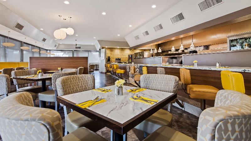 هتل Best Western Royal Sun Inn & Suites