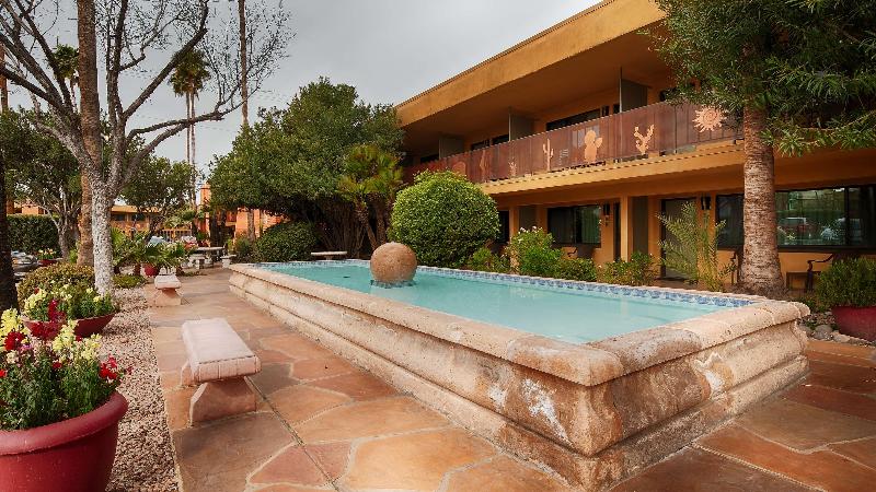 هتل Best Western Royal Sun Inn & Suites