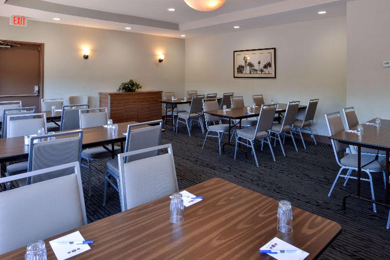 هتل Best Western Royal Sun Inn & Suites