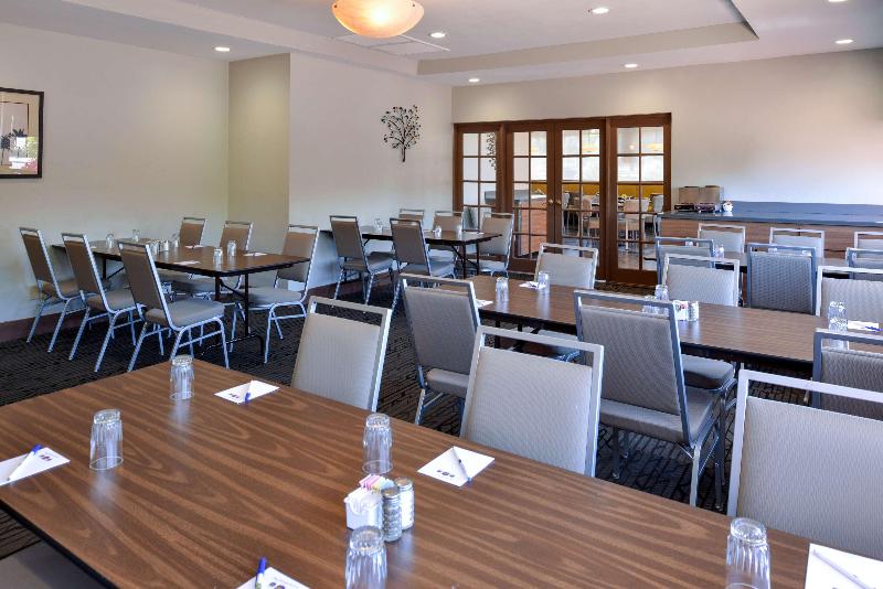 هتل Best Western Royal Sun Inn & Suites