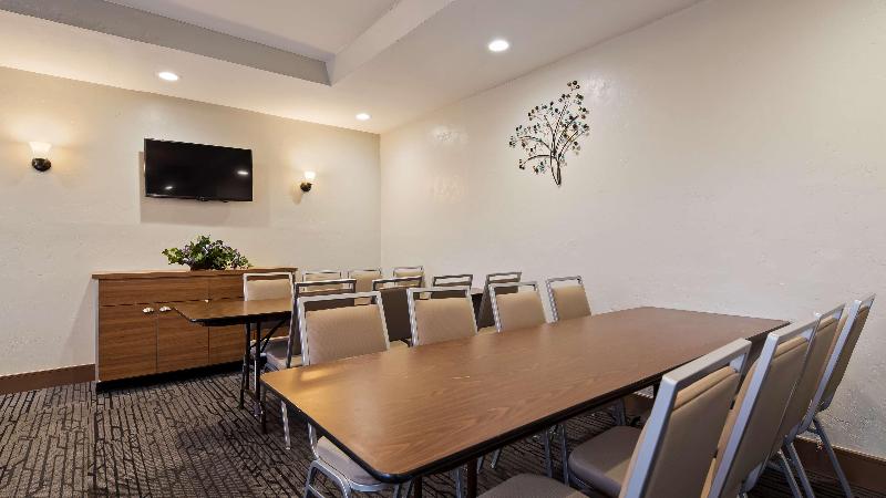 هتل Best Western Royal Sun Inn & Suites