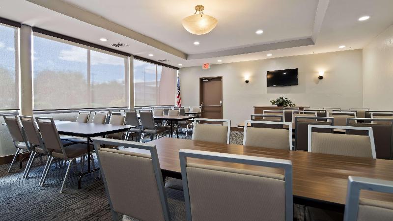 هتل Best Western Royal Sun Inn & Suites