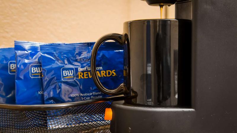 هتل Best Western Royal Sun Inn & Suites